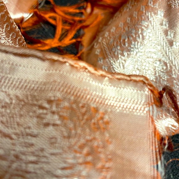 Patterned handsewn edges silkscarf in beige - Picture 5 of 7